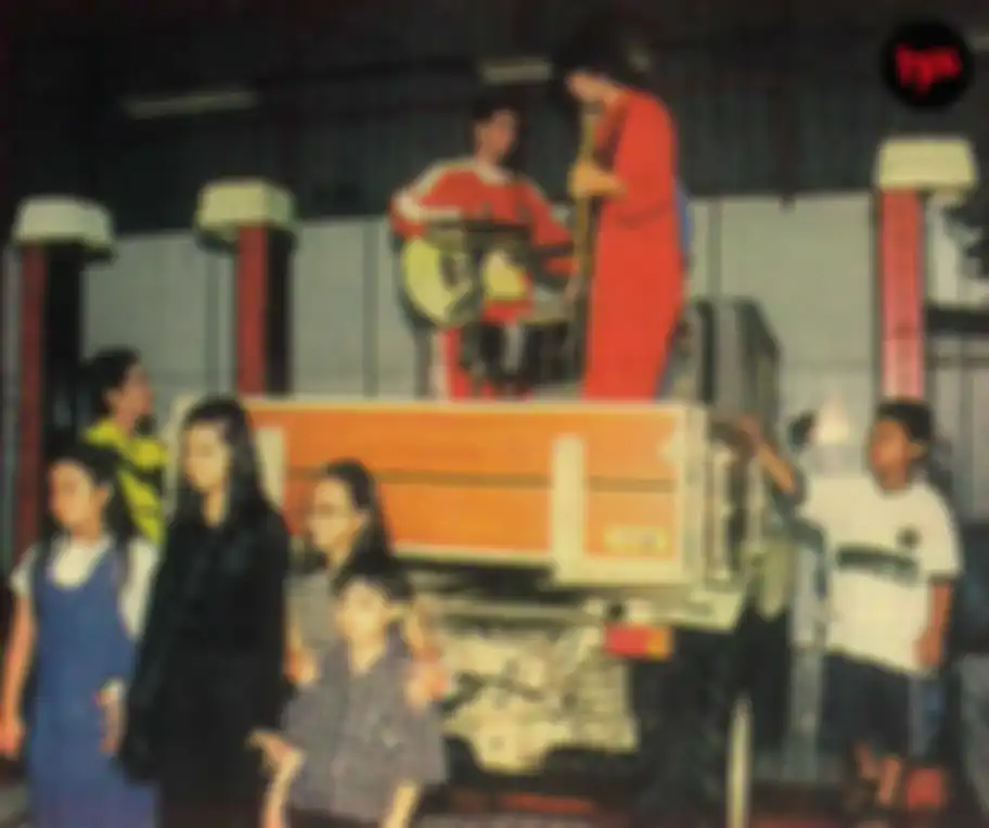Suasana syuting video klip J.A.P - Sheila on 7 - Sheila Gank yang kebetulan ada di lokasi.