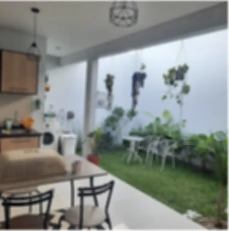 Desain dapur tanpa sekat dengan ruang hijau jadi semakin segar. Taman belakang rumah kuncinya. Tengok 7 foto aestheticnya.