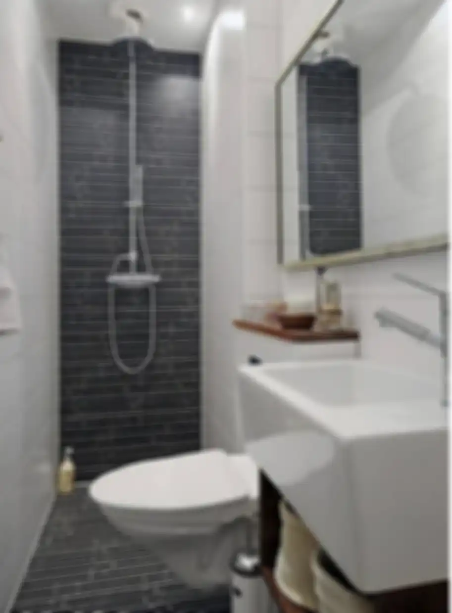 Desain kamar mandi memanjang auto dipilih Ibu-ibu karena alasan ini. Dengan mengusung gaya minimalis, intip 7 foto hasilnya yuk!
