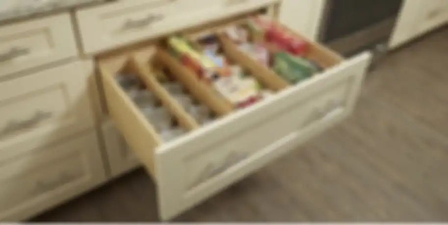 Desain dapur mungil tetap bisa rapi dengan 8 trik jitu ini sekalipun nggak ada bujet buat kitchen set. Lihat foto hasilnya yuk. 