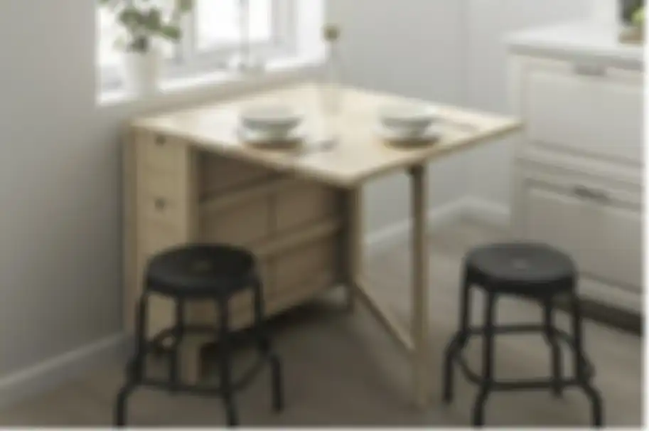 Desain meja makan mengubah aura dapur sempit menjadi hangat nan nyaman. Intip yuk 6 foto hasil aplikasinya. 