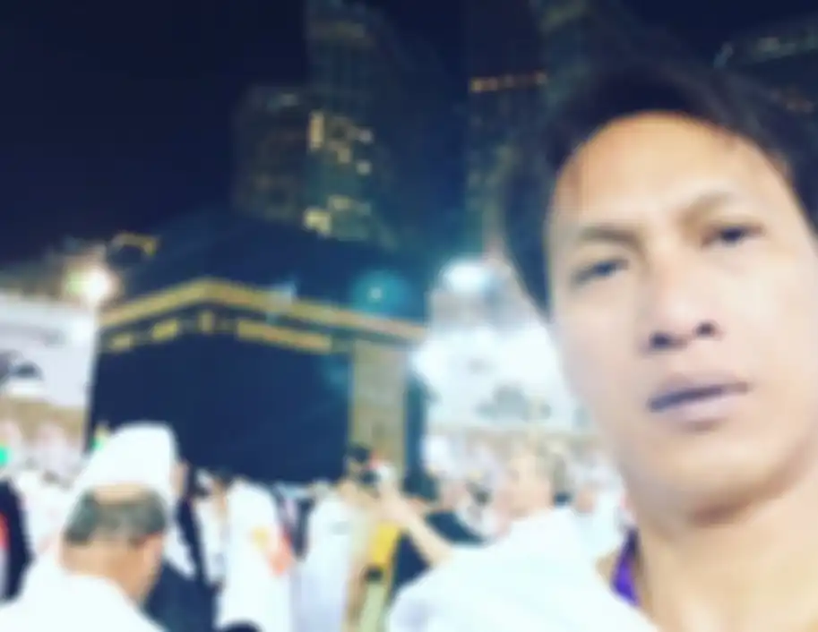 Dalam keterangan foto Ikke Nurjanah berpose bareng pria tampan itu, Evie Tamala merasa sangat kehilangan sosok tercinta.