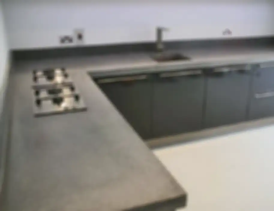 Desain meja dapur cor yang bujetnya lebih murah dari keramik ini jadi siasat jitu suasana tempat masak tetap bisa artsy. Ini 9 foto buktinya.