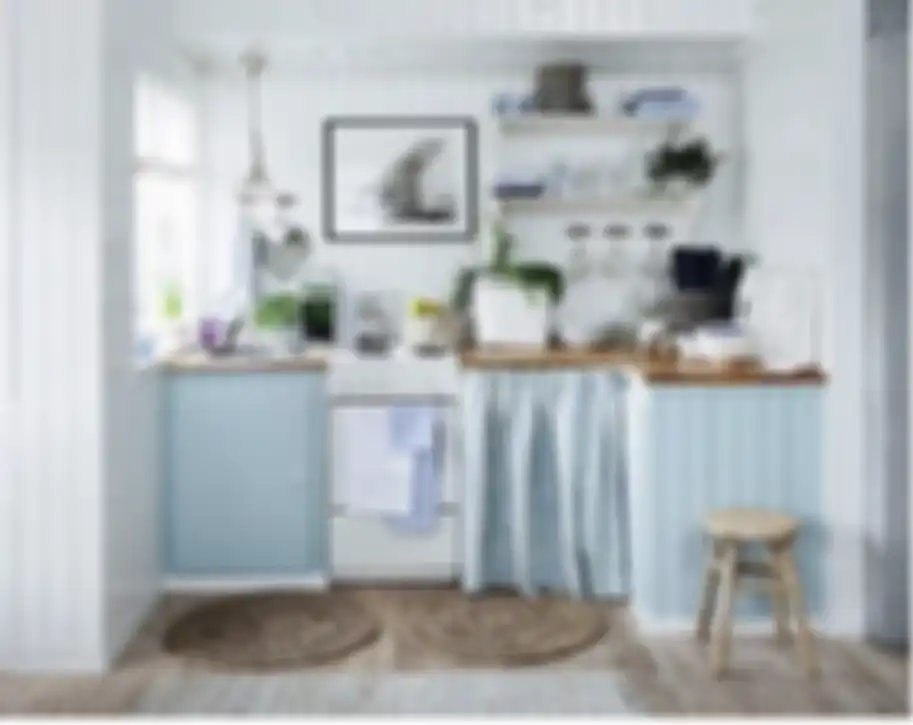 Desain dapur mungil tetap bisa rapi dengan 8 trik jitu ini sekalipun nggak ada bujet buat kitchen set. Lihat foto hasilnya yuk. 