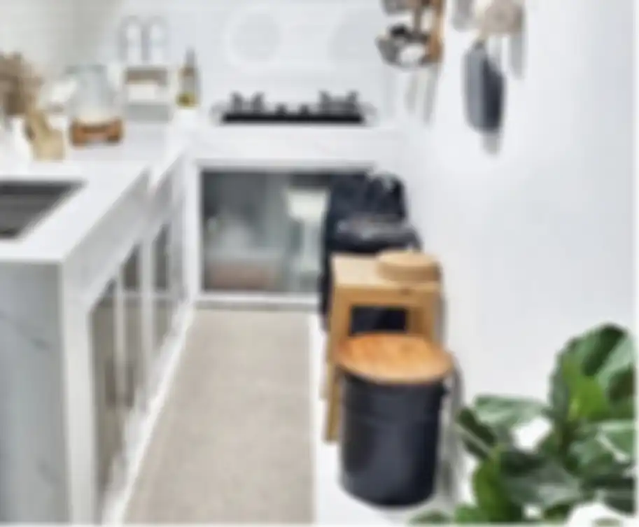 Desain dapur cantik yang mengubah tampilan rumah mungil dengan cara begini menonjolkan minimalis tapi elegan. Lihat 7 foto hasilnya.