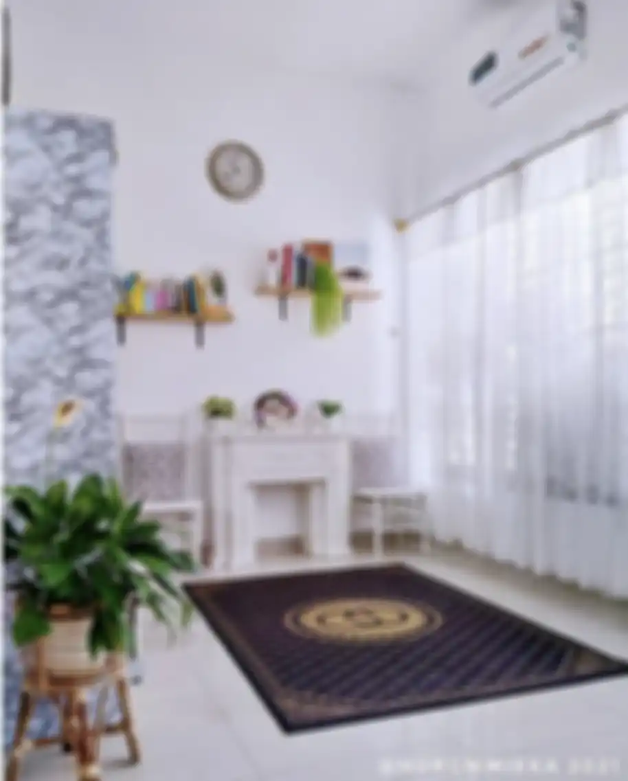 Desain ruang tamu lesehan aesthetic ini mampu manjakan Ibu-ibu di balik tampilan cantik. 9 foto ini menjadi buktinya. 
