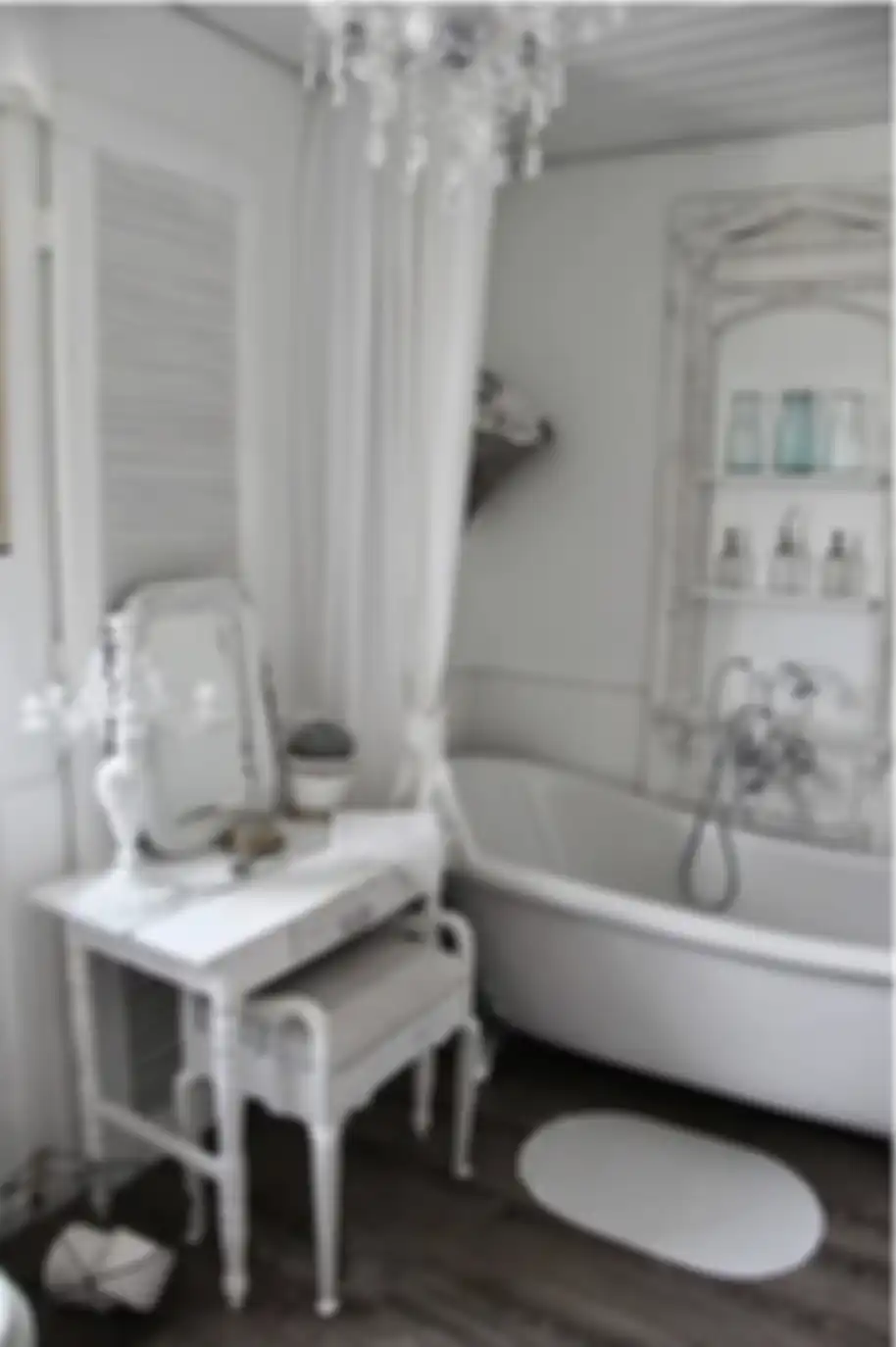 Desain kamar mandi aesthetic gaya shabby chic dijamin bikin istri rajin posting di medsos. Intip yuk 5 foto kerennya. 
