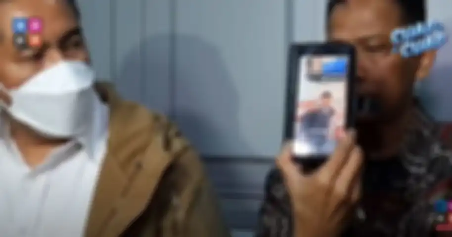 Doddy Sudrajat memperlihatkan video yang diduga isinya mencemarkan nama baiknya