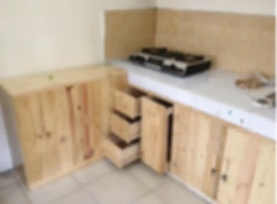 Mood istri untuk memasak langsung naik usai disodori foto aesthetic desain meja dapur kayu sederhana. Rasa nyaman hadir di area idaman.