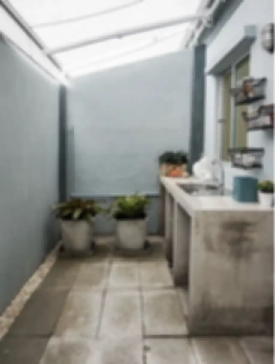 Desain meja dapur cor yang bujetnya lebih murah dari keramik ini jadi siasat jitu suasana tempat masak tetap bisa artsy. Ini 9 foto buktinya.