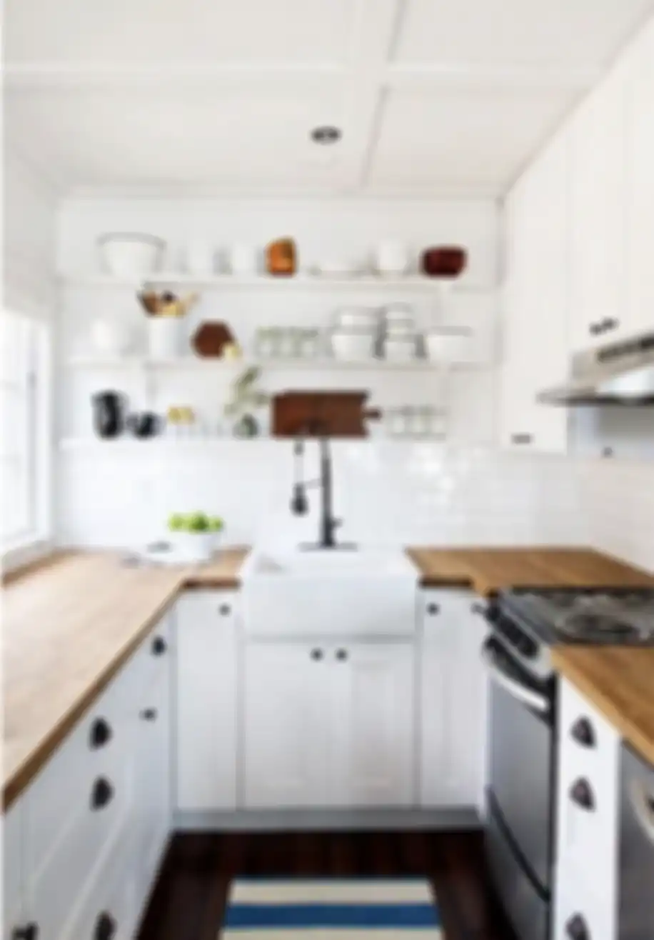 Desain dapur mungil berpadu anggun di lahan sempit rumah minimalis bikin mata Ibu-ibu arisan nyaris tak berkedip. Ini 7 foto hasil aplikasinya.