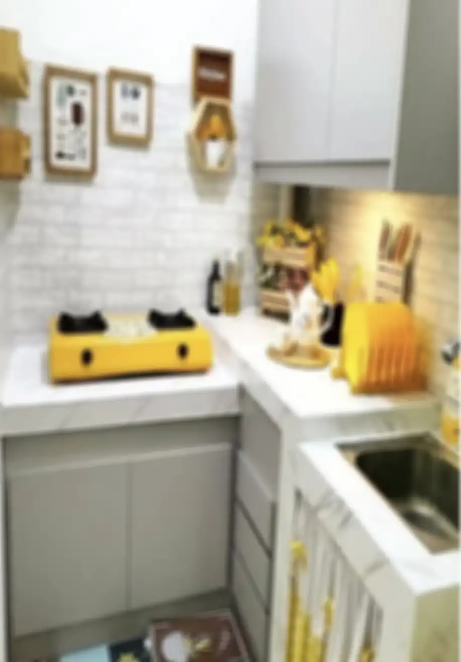 Desain kitchen set dapur minimalis yang simpel nan aesthetic ini bikin Ibu-ibu arisan sibuk memotret area memasak. Ini 14 foto inspirasinya.
