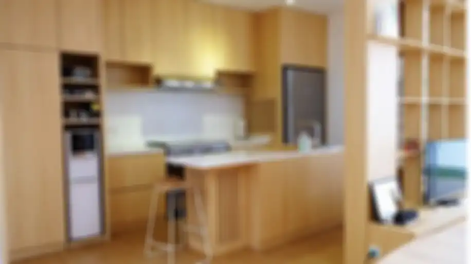 Intip yuk desain dapur cantik minimalis dengan lantai motif kayu nan aesthetic yang jadi mood booster banget. Ini foto inspirasinya.