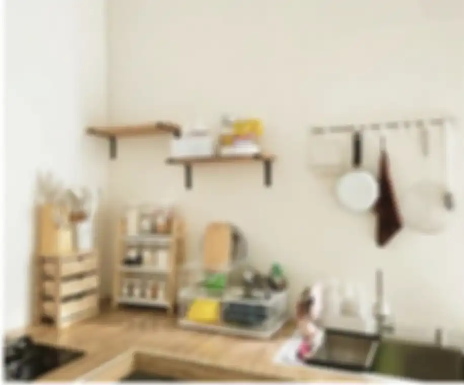 Desain dapur kecil cantik nan elegan ini menjadi alasan Ibu-ibu arisan makin senang main ke rumah. Ini 7 foto esteiknya. 