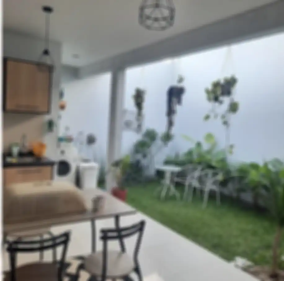 Desain dapur menyatu dengan taman mampu mengusir kesan pengap. Wajah istri dibikin semringah. Ini 7 foto estetiknya. 