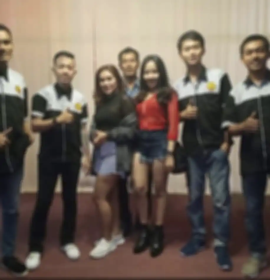 Dj Indah Cleo menjadi salah satu korban tewas dalam bentrokan maut di Sorong. Polisi membongkar nama asli sahabat Dinar Candy.