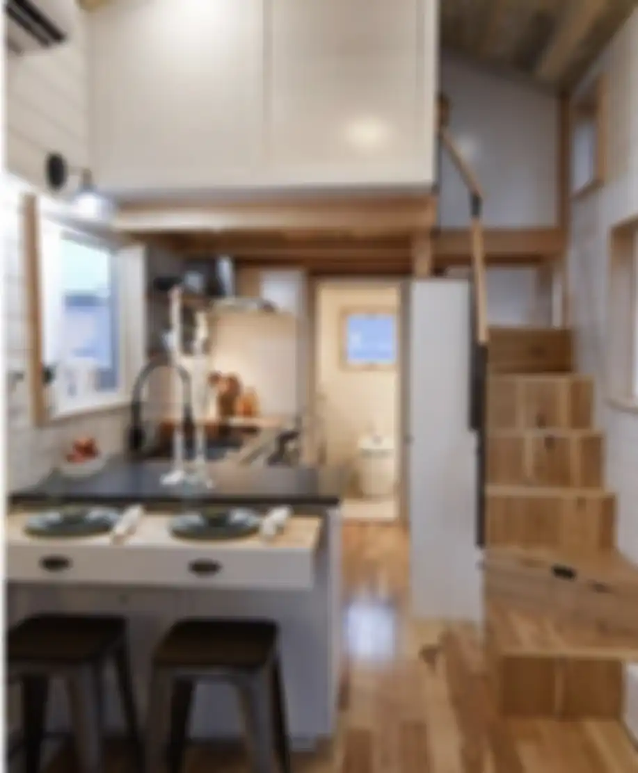 Desain dapur kecil di bawah tangga minimalis ini bikin mertua sampai ternganga. Kuncinya ada di bagian ini. Intip 6 foto rujukannya yuk.