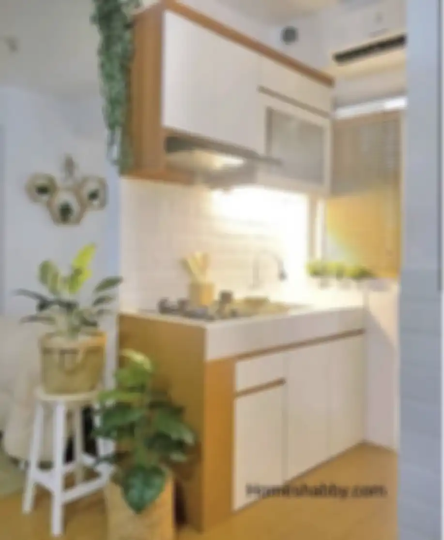 Desain dapur sempit aesthetic ini bikin istri tambah kreatif mengolah masakan. Biarpun kecil tapi fungsional. Intip 7 foto hasilnya.