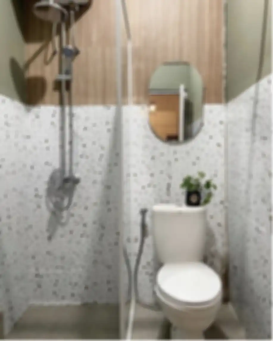 Desain kamar mandi sempit di rumah type 36 ini tak lagi sumpek cuma dengan menghilangkan benda ini. Lihat 9 foto hasilnya.