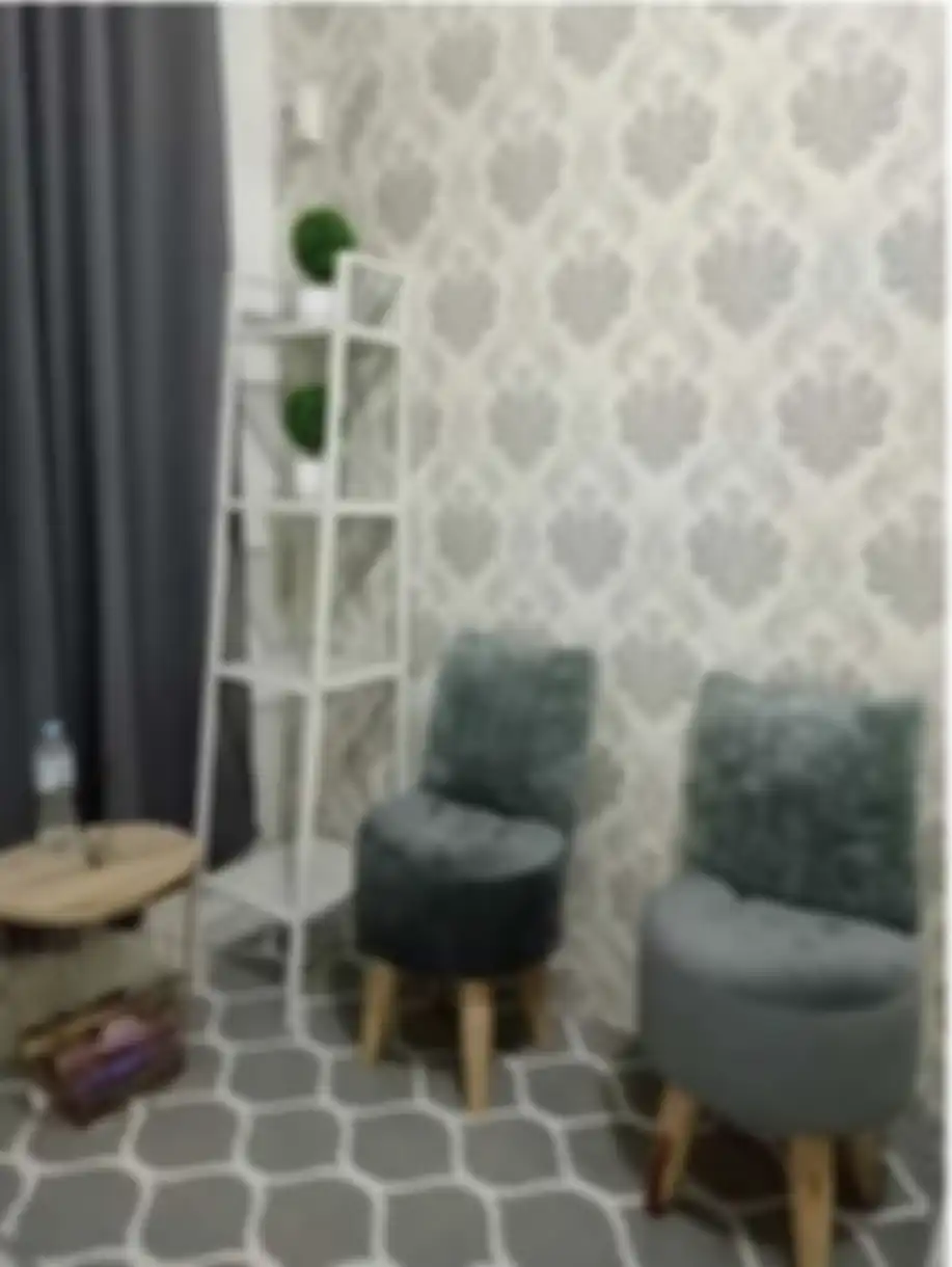 Desain ruang tamu sempit tampak luas menjadi andalan pemilik rumah minimalis. Ini foto buktinya. Istri pun tambah percaya diri.