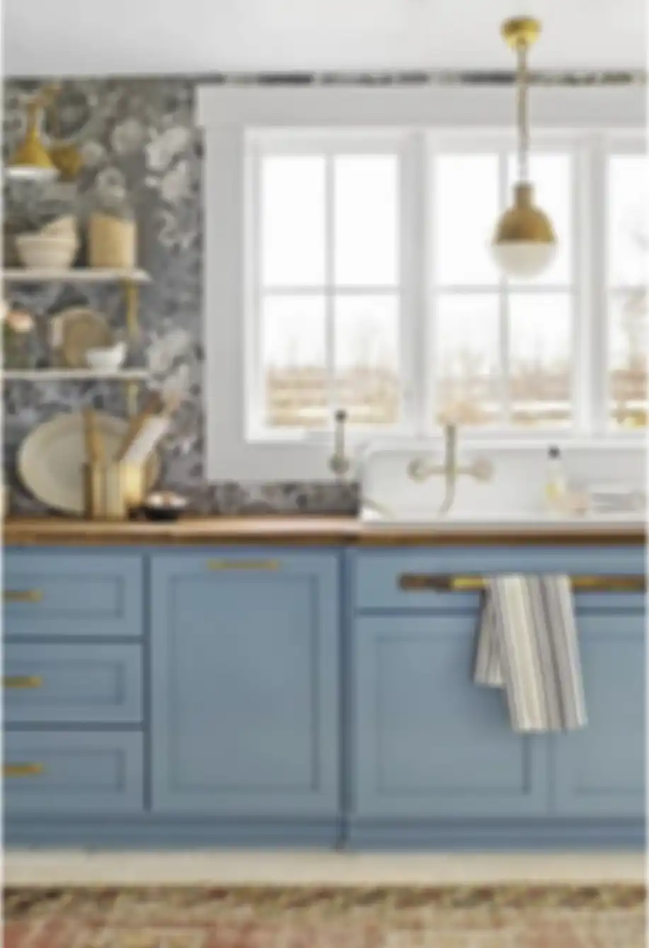 Desain dapur sempit tampak makin kinclong nan lapang. Kombinasi warna cat ini jadi kunci. Intip 7 foto hasilnya. 
