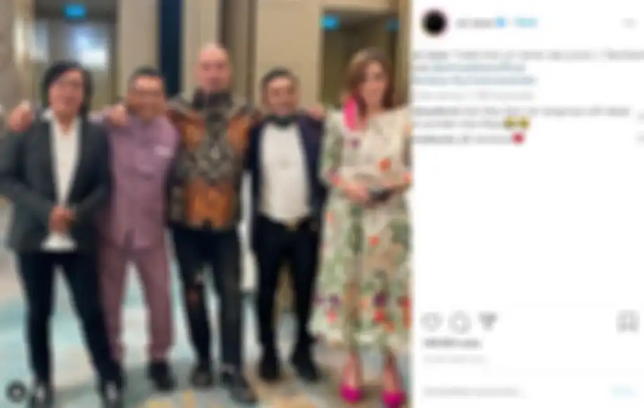 Ahmad Dhani dan Maia Estianty berfoto bersama