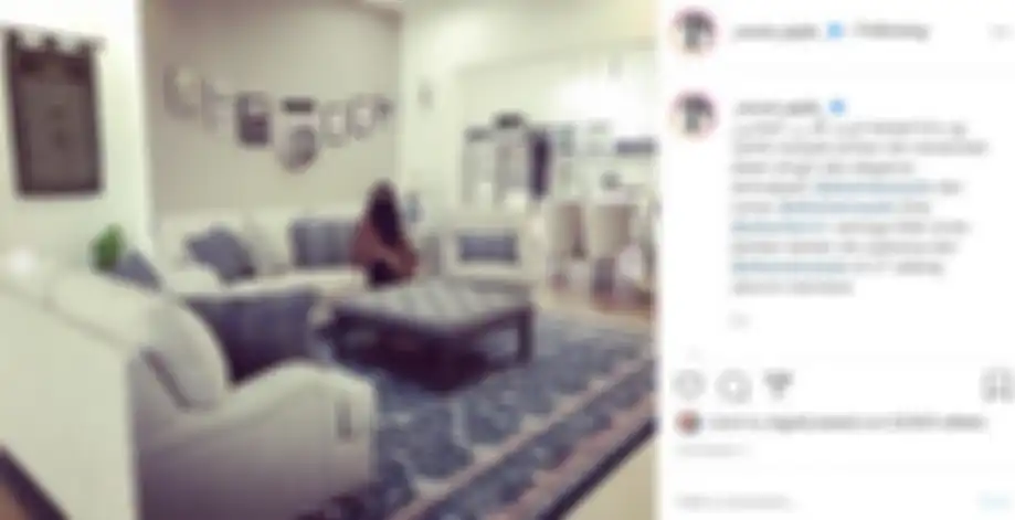 Dapur di rumah Ummi Pipik terlihat jelas lewat ruang tamu
