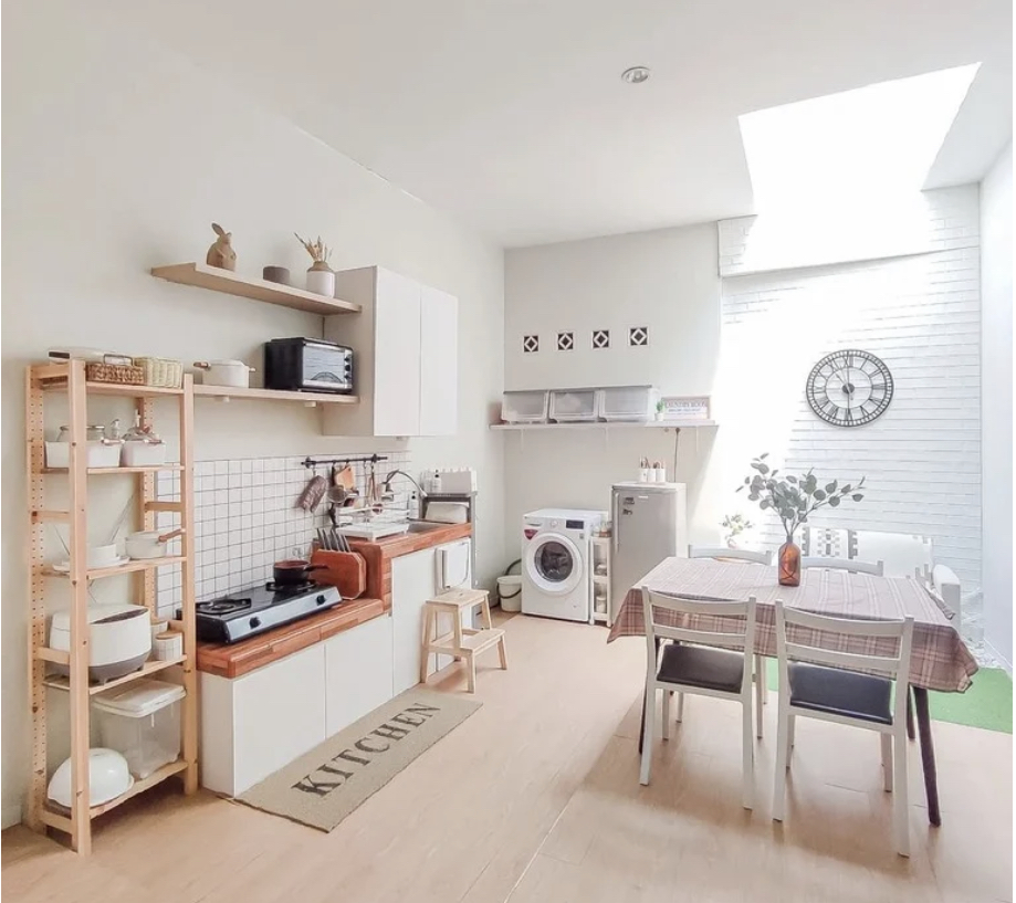 Desain dapur minimalis modern ternyata teap tampak mewah di rumah mungil. Biayanya juga murah. Intip 9 foto hasol aplikasinya. 
