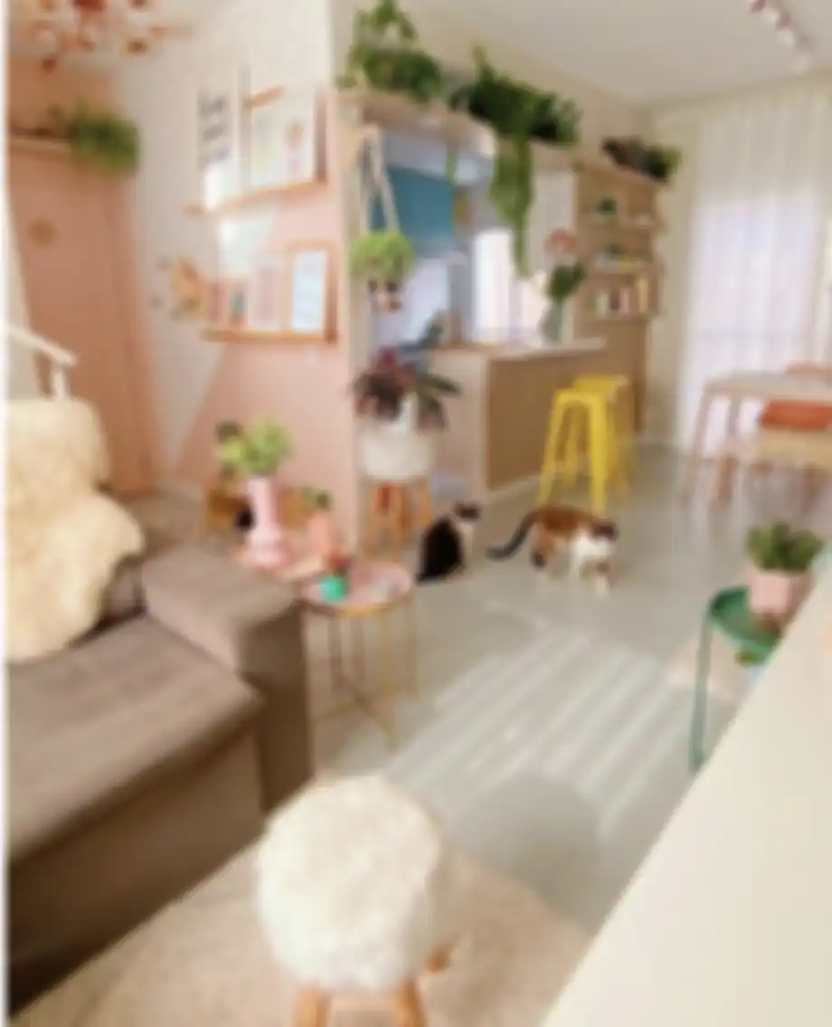 Desain dapur dan ruang tamu menyatu menjadi rahasia Ibu-ibu kompleks malas pulang. Ini 9 foto aesthetic jadi buktinya. 