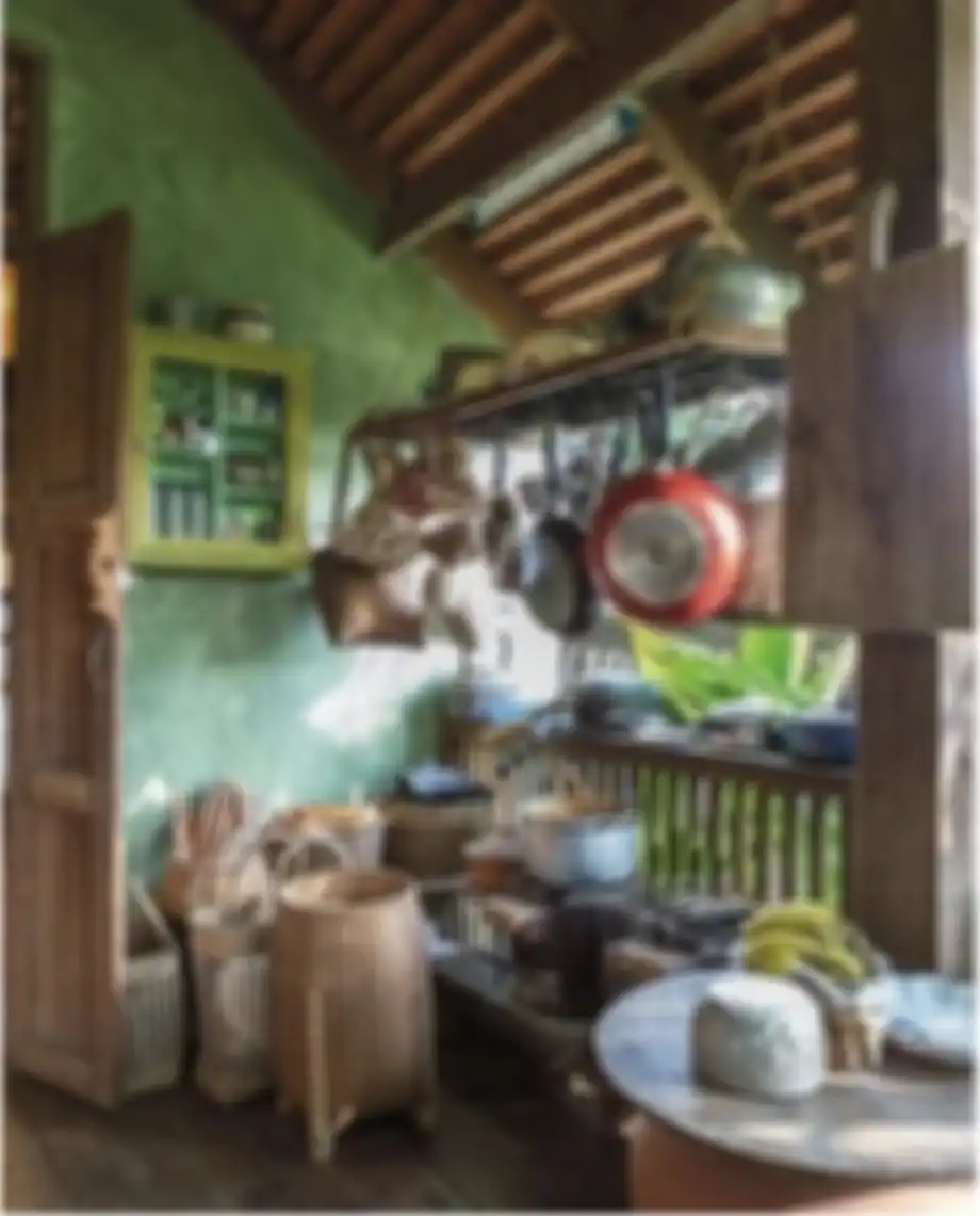 Desain dapur minimalis berbalut gaya tradisional Jawa mampu memikat mata Ibu-ibu geng arisan. Intip 8 foto inspirasinya yuk!