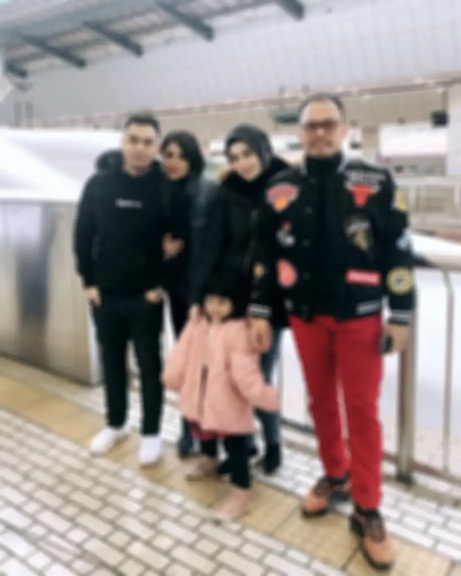 Foto Jennifer Dunn saat liburan ke luar negeri