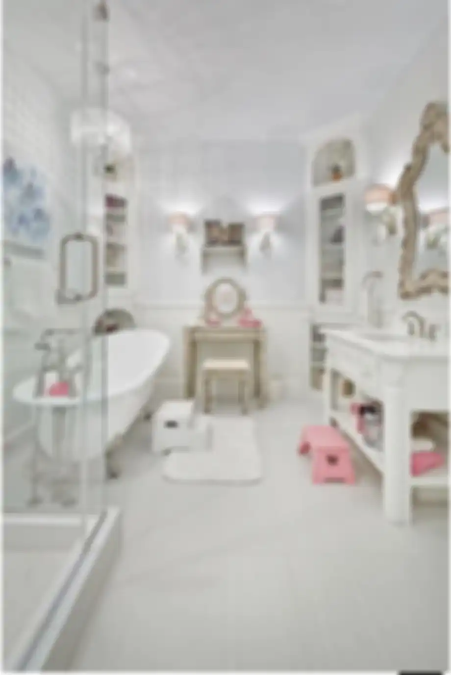 Desain kamar mandi aesthetic gaya shabby chic dijamin bikin istri rajin posting di medsos. Intip yuk 5 foto kerennya. 