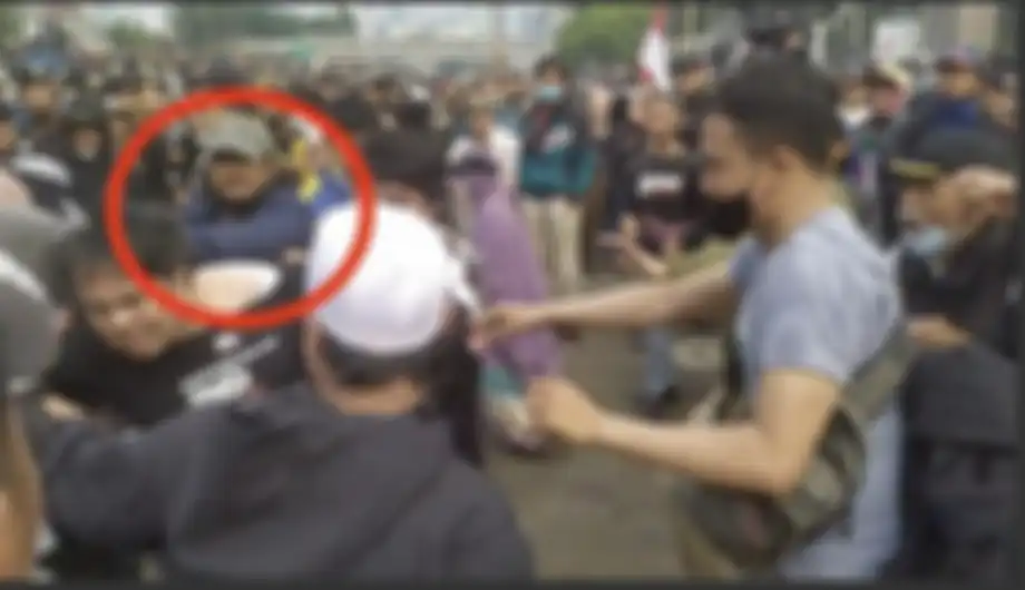 Pria asal Lampung ini tak terima wajahnya masuk di foto pengeroyok Ade Armando. Dia mengaku tak mengikuti demo mahasiswa 11 April. 