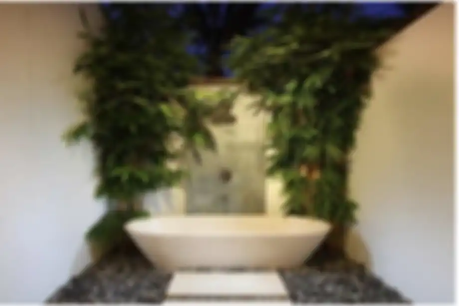 Begini desain kamar mandi outdoor minimalis yang hadirkan sensasi berbeda tanpa khawatir diintip mata nakal. Ini 7 foto aestheticnya. 