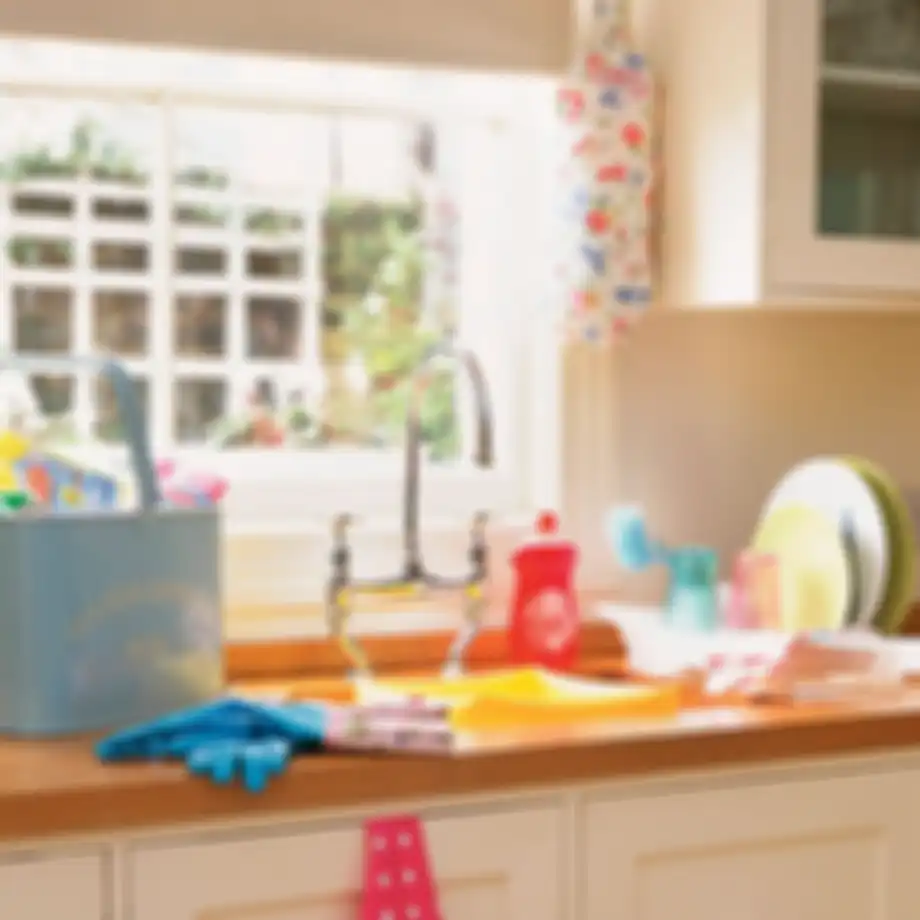 Noda pada jendela dapur dan top table dapur adalah pencampuran debu dan minyak. 