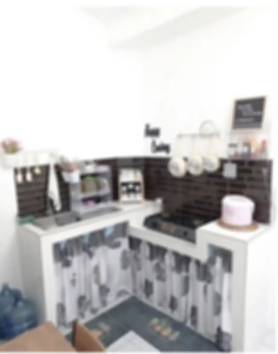 Desain dapur kecil cantik nan elegan ini menjadi alasan Ibu-ibu arisan makin senang main ke rumah. Ini 7 foto esteiknya. 