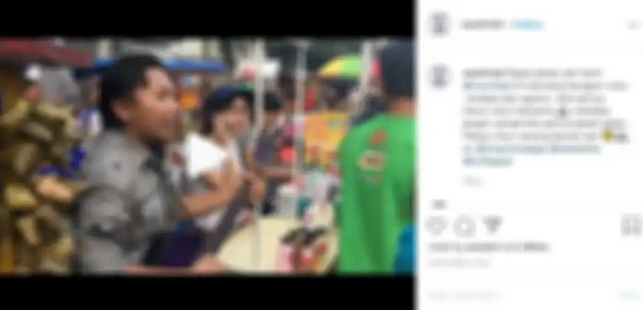 Anak Iis Dahlia berjualan makanan di pinggir jalan dengan gaya sederhana