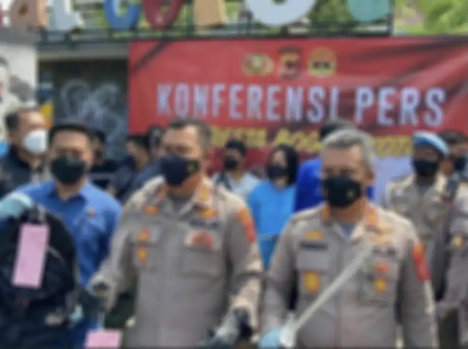 Foto Kapolres Bogor Kota Kombes Pol Susatyo Purnomo Condro ramai dibahas di media sosial. Admin Twitter Polres Bogor Kota jadi pemicunya