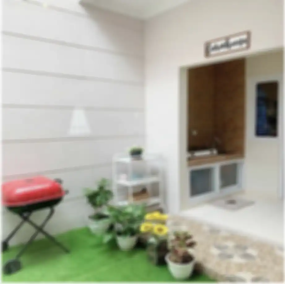Desain dapur menyatu dengan taman mampu mengusir kesan pengap. Wajah istri dibikin semringah. Ini 7 foto estetiknya. 