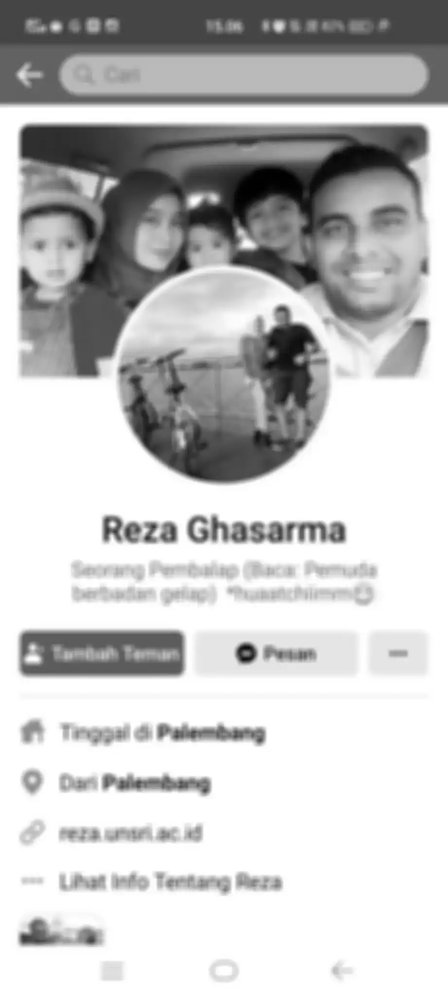 Istri dosen Unsri Reza Ghasarma menyesalkan foto keluarga mereka beredar di media sosial. Dia mengaku kecewa karena suaminya dihujat.