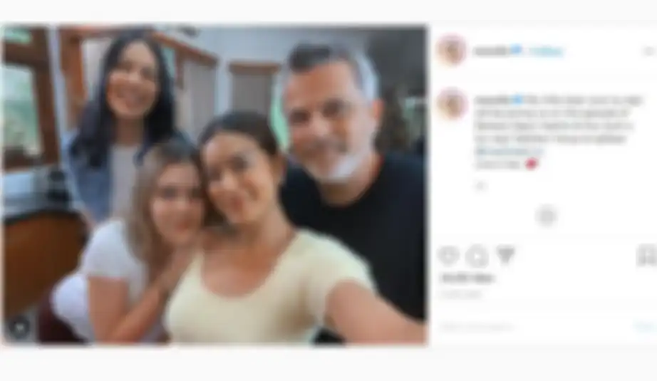 Potret kompak Eva Celia bersama saudara tiri dan mantan suami Sophia Latjuba