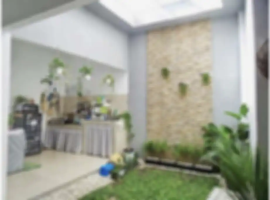 Desain dapur tanpa sekat dengan ruang hijau jadi semakin segar. Taman belakang rumah kuncinya. Tengok 7 foto aestheticnya.