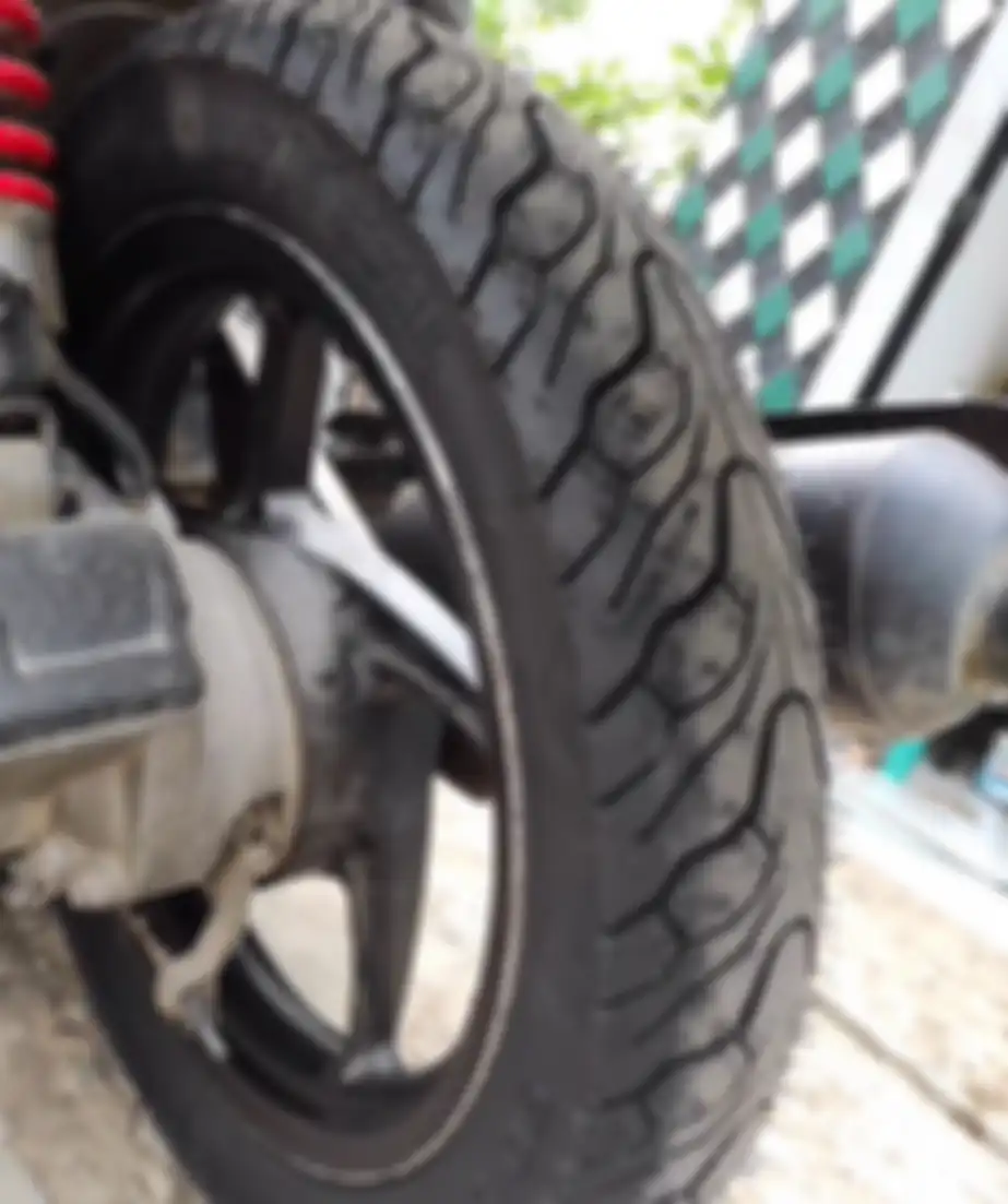 Ban Mahogra Tire untuk motor matic tersedia untuk ukuran 80/90-14 dan 90/90-14