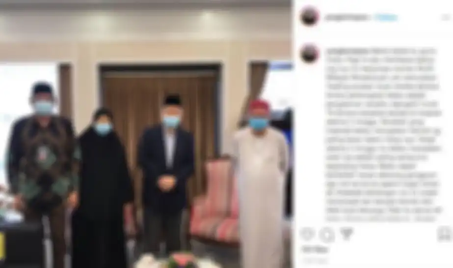 Engku Emran bersama kedua orang tuanya
