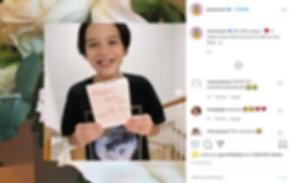 Noah Sinclair beri kartu ucapan hari ibu ke BCL