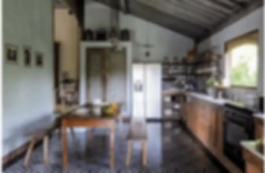 Desain dapur minimalis berbalut gaya tradisional Jawa mampu memikat mata Ibu-ibu geng arisan. Intip 8 foto inspirasinya yuk!