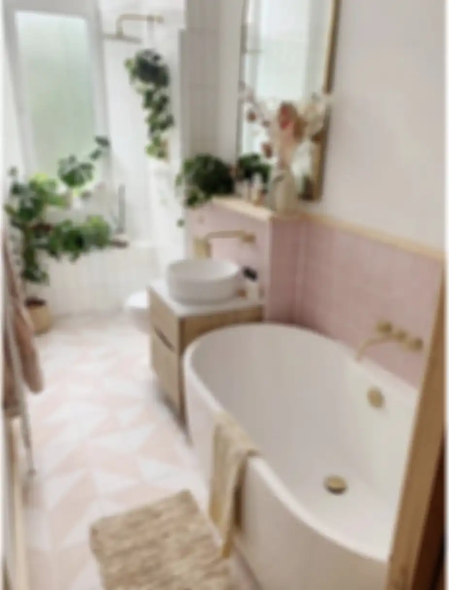 Desain kamar mandi warna pink memberikan sentuhan manis tanpa kesan norak. Hasilnya nggak nyangka jadi begini. Intip 8 foto cantiknya.