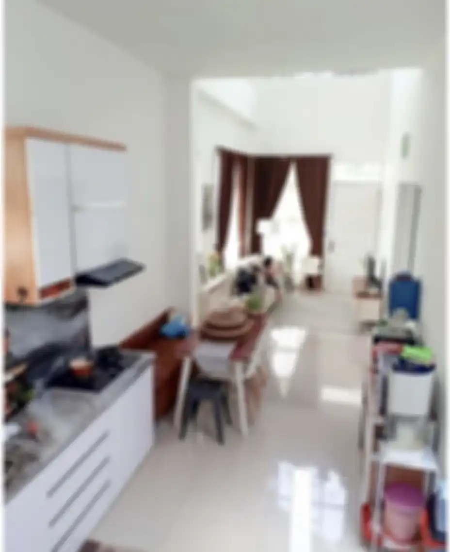 Desain dapur dan ruang tamu menyatu menjadi rahasia Ibu-ibu kompleks malas pulang. Ini 9 foto aesthetic jadi buktinya. 