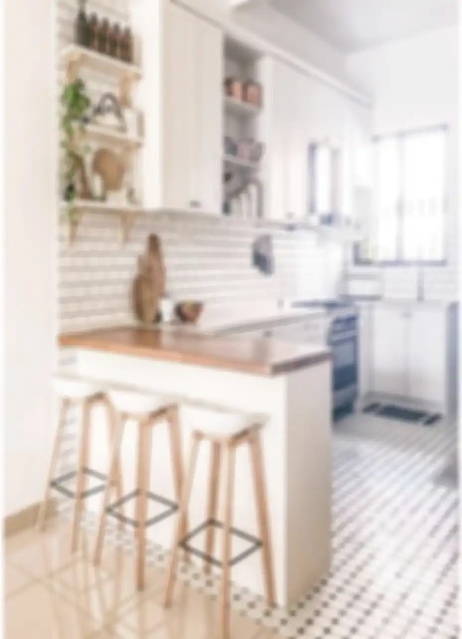 Desain dapur minimalis modern ternyata teap tampak mewah di rumah mungil. Biayanya juga murah. Intip 9 foto hasol aplikasinya. 
