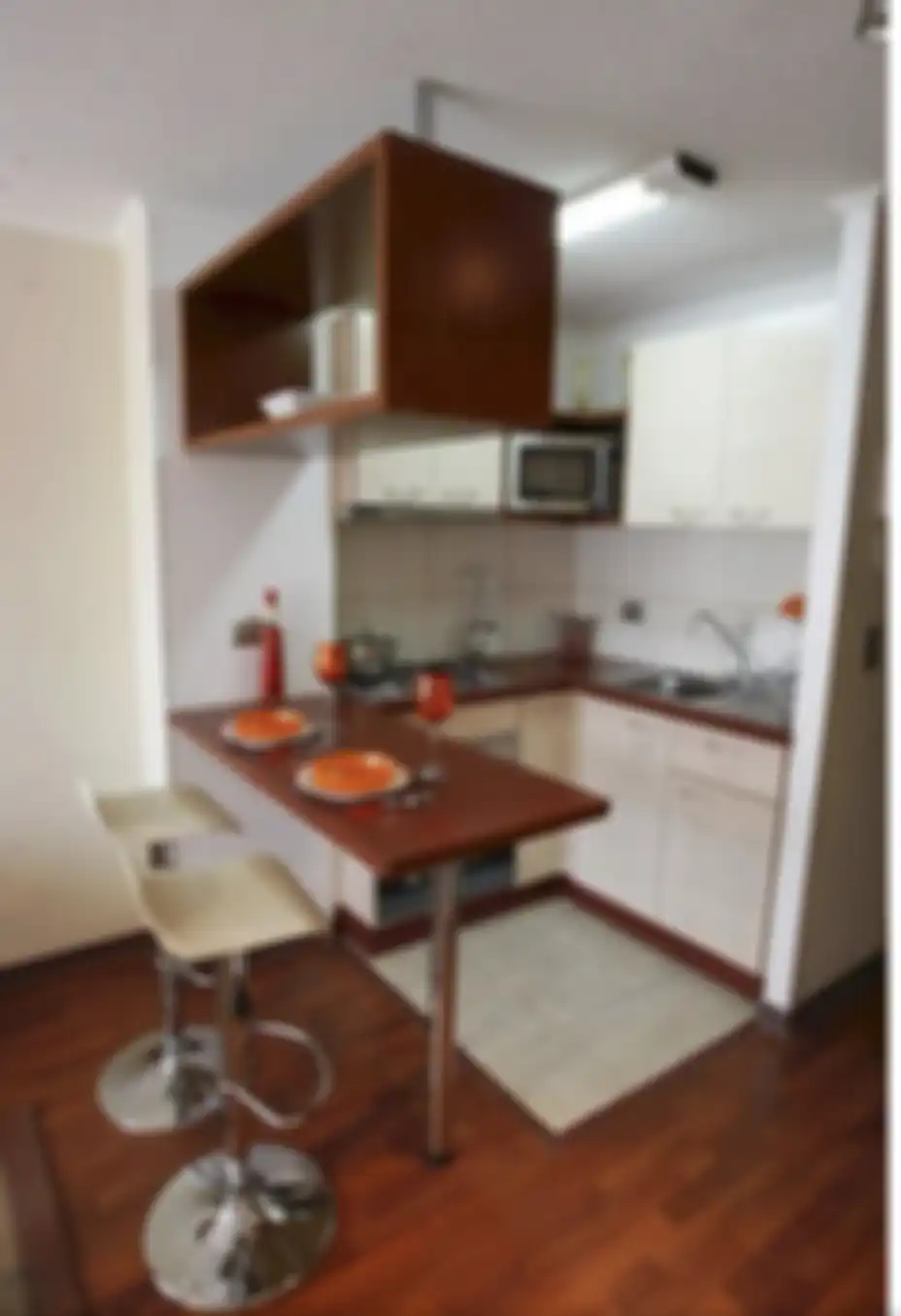 Desain dapur sederhana bersih nan rapi ini bisa menjadi solusi cocok di rumah kecil. Ini 6 foto inspirasinya yang menawan hati.